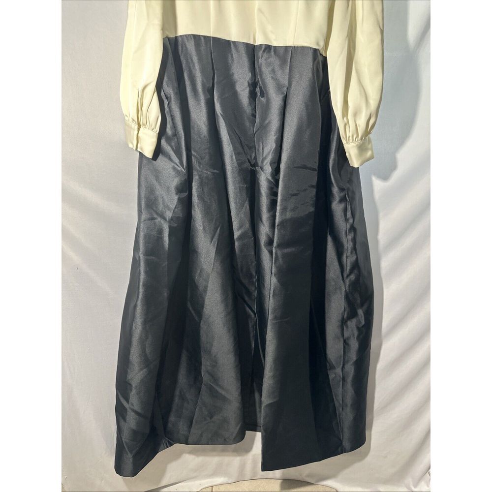 NWD $895 Sachin & Babi [ 20W ] Zoe V Neck Box Pleat Ball‎ Gown Ivory Black - Picture 13 of 14